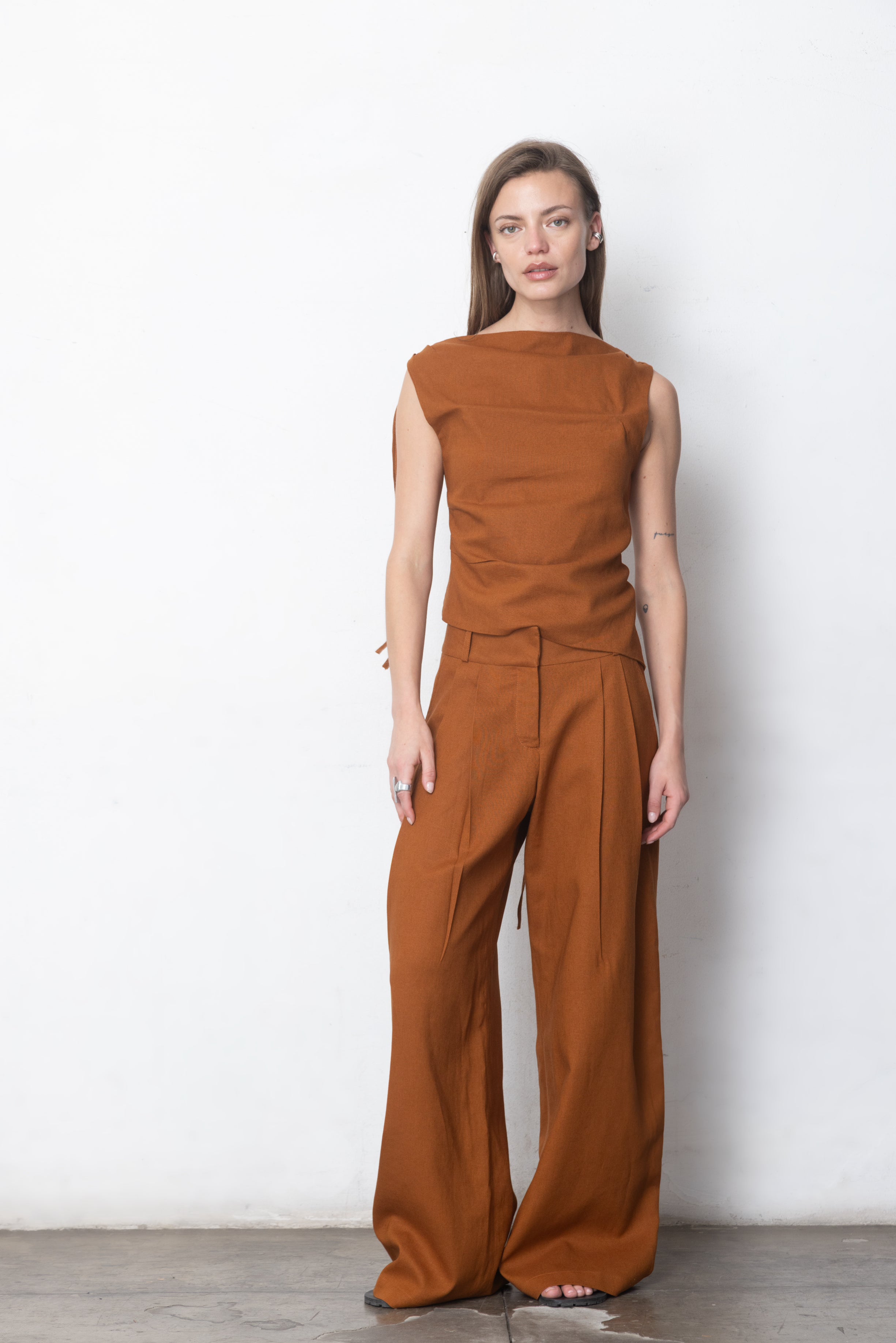 PANT 01 ARCILLA